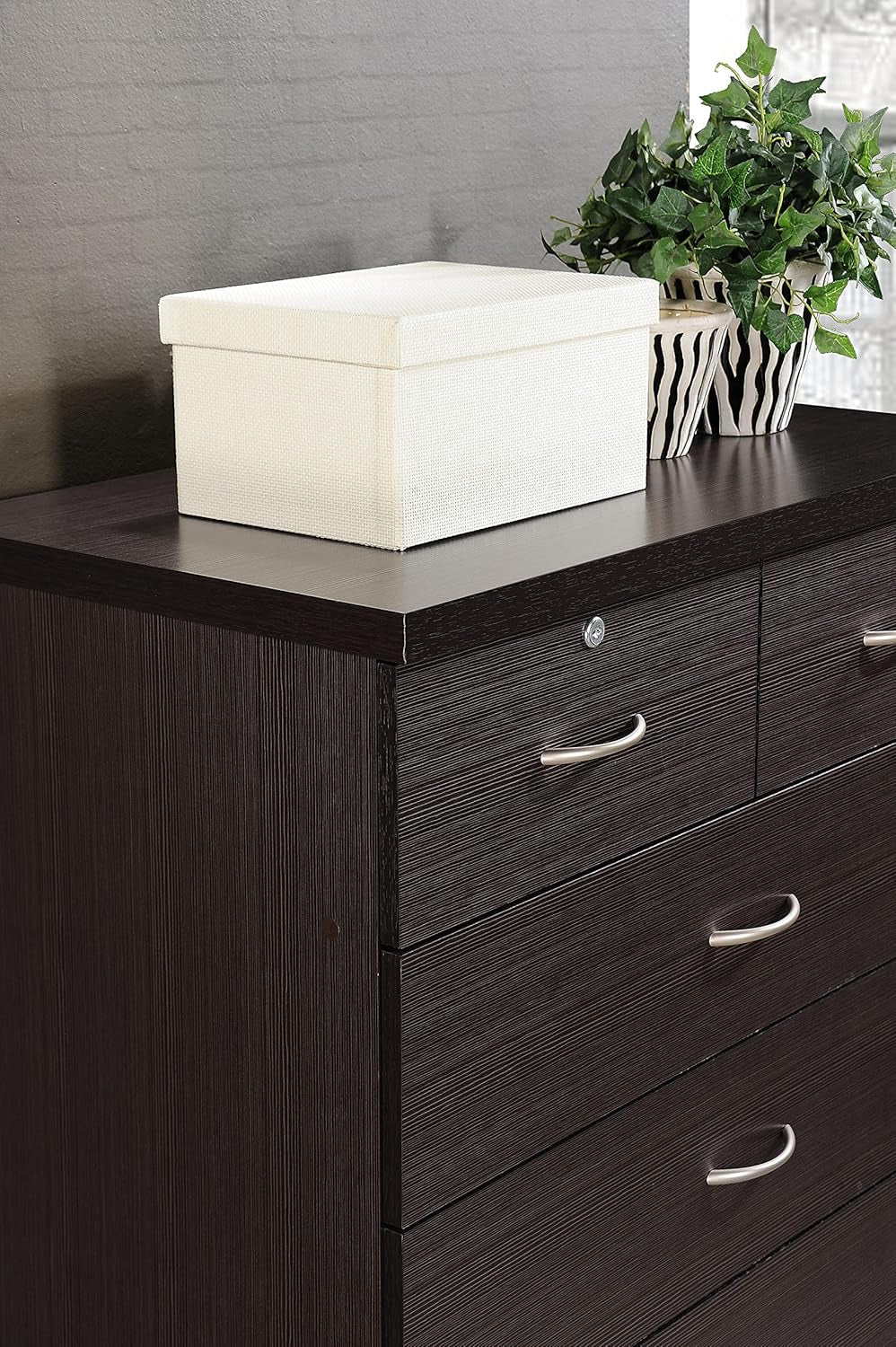 7 Drawer Wood Dresser for Bedroom, 31.5 Inch Wide Chest of Drawers, with 2 Locks on the Top Drawers, Storage Organization Unit for Clothing, Chocolate-4