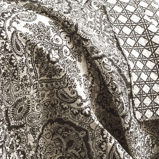 Queen size 3-Piece Quilt Set 100-Percent Cotton in Charcoal Damask-1