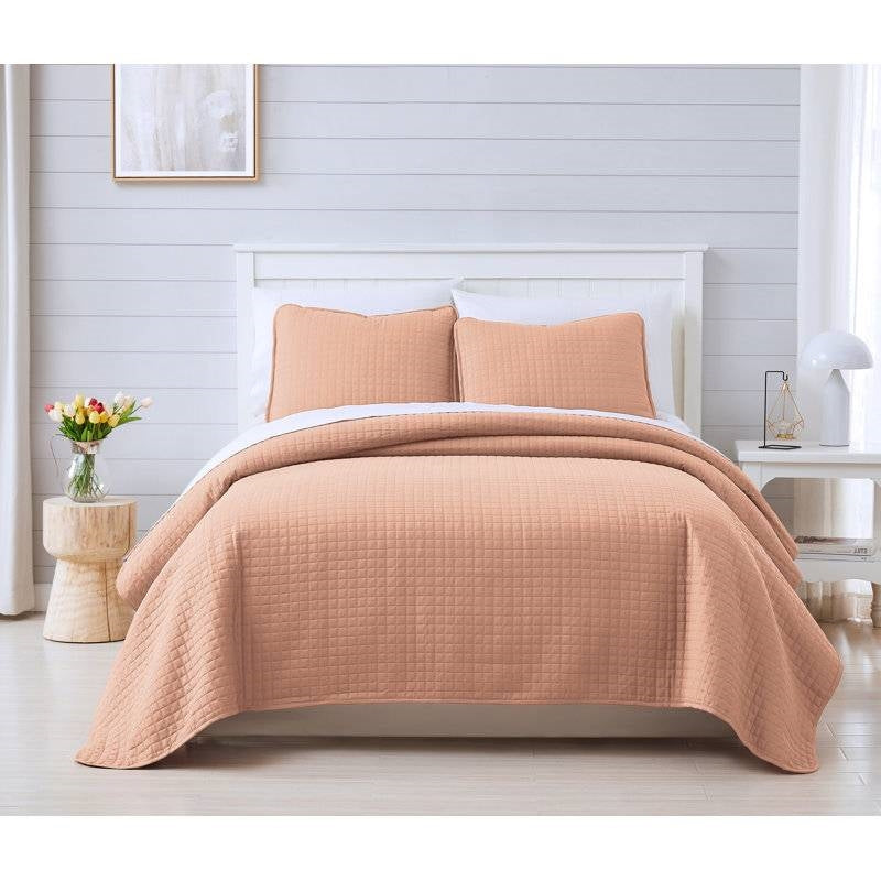 King/Cal King Lightweight Blush Ultra Soft 3-Piece Microfiber Quilt Set-0