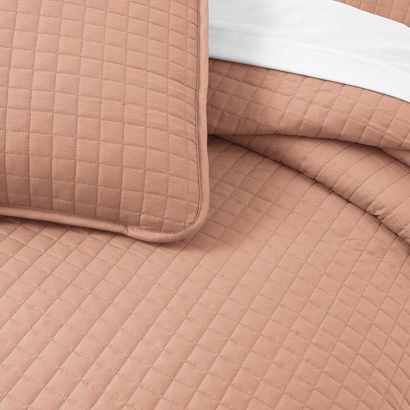 King/Cal King Lightweight Blush Ultra Soft 3-Piece Microfiber Quilt Set-3